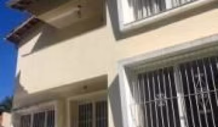 Casa para venda tem 700 metros quadrados com 5 quartos em Quarteirão Ingelheim - Petrópolis - RJ
