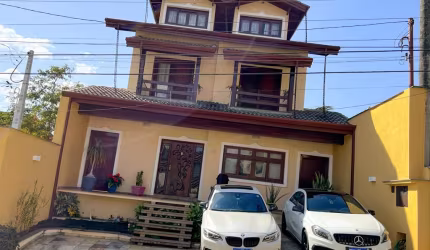 Sobrado a venda em condomínio fechado | 315 metros quadrados | 3 suítes | 4 vagas de carro em Arujázinho IV - Arujá - SP