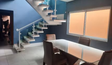 SOBRADO A VENDA 168 M² | 3 DORMITÓRIOS SENDO 1 SUÍTE | 2 VAGAS PARA AUTOMÓVEL E ÁREA GOURMET