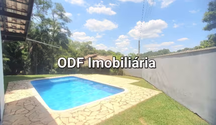 Ótima chácara com casa,  piscina, mini campo toda gramada