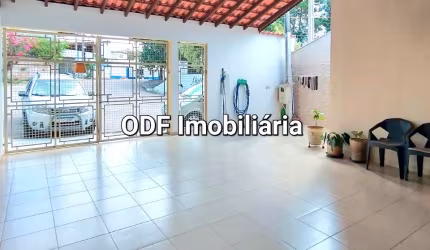 Lindíssima casa térrea no Caxambu com 3 dorm área gourmet.