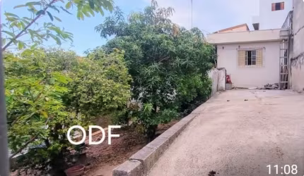 Ótima casa, AT 244, AC  107, 2 dorm, 3 Vgs de garagem, laje, quintal com pés de frutas.