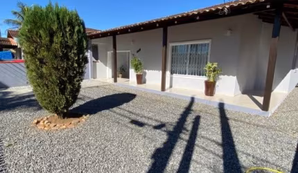 Linda casa plana pronta para morar no Petrópolis