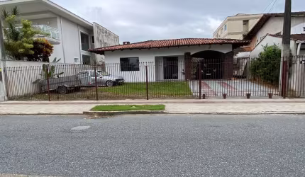 Casa Comercial no floresta para venda