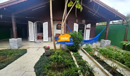 Casa à venda em Bertioga-SP, bairro Indaiá,  450 mts da praia, 3 quartos, 1 suíte, 2 salas, 3 banheiros, 4 vagas de garagem, 136,51 m²!