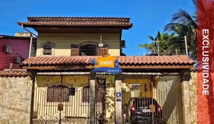 Sobrado à venda com 3 quartos e 2 suítes a 200mts da praia em Bertioga-SP.