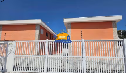 Casa de Condomínio à Venda em Bertioga-SP: 2 Quartos, 1 Sala, 1 Banheiro, 1 Vaga de Garagem.