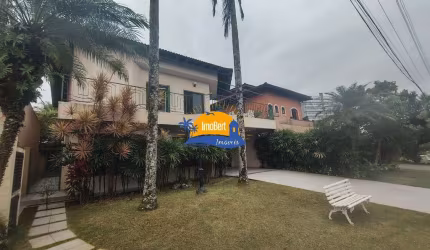 Casa de Luxo em condomínio fechado frente pro Mar!