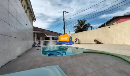 Casa térrea reformada à venda em Bertioga-SP, bairro Rio da Praia: 2 quartos, 4 banheiros, 6 vagas de garagem, 232,69m².
