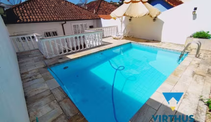 ANIL - Est. da Uruçanga - Casa com 3 pavimentos com piscina e churrasqueira