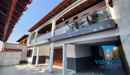 Casa duplex Condomínio 3 suítes, piscina, churrasqueira, 300 m2, sol manhã.