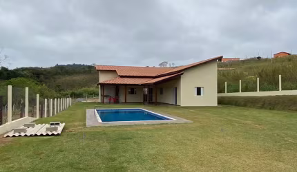 Construção nova completa, parcelamos sua chácara na planta.