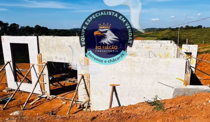 Chácara à venda com fácil acesso à cidade!