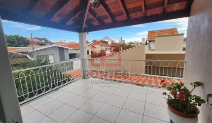 Casa com 3 quartos à venda no Centro, Botucatu  por R$ 750.000