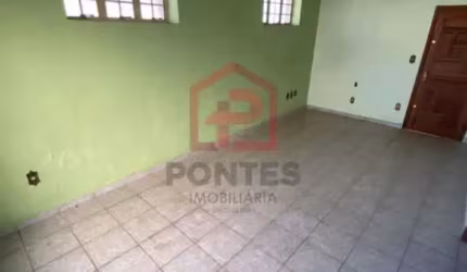 Casa com 3 quartos à venda no Centro, Botucatu  por R$ 450.000