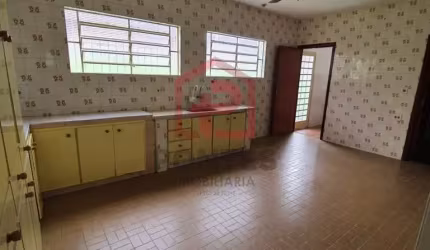 Casa com 4 quartos à venda no Jardim Bandeirantes, Botucatu  por R$ 450.000