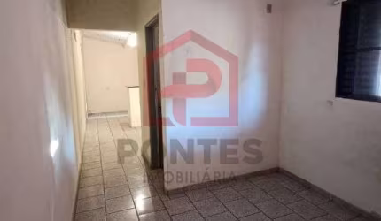 Casa com 2 quartos à venda no Jardim Peabiru, Botucatu  por R$ 210.000