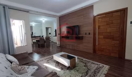 Casa com 2 quartos à venda no Jardim Ypê, Botucatu  por R$ 410.000