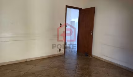 Casa com 3 quartos para alugar na Vila São Lúcio, Botucatu  por R$ 2.800