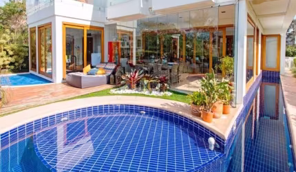 CASA  CONDOMINIO ITAHYE COM 5 SUITES,  LADO  DA PRAÇA