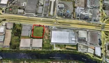 Area plana no Centro Empresarial Alphaville, com 10.346,40² (comercial/Empr