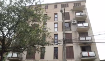 Cobertura 3 dormitórios no bairro Vila Ipiranga em Porto Alegre: 3 dormitórios, sendo 1 suíte com sacada, living amplo com sacada, cozinha, áreas frias reformadas, parte superior com amplo salão e ent