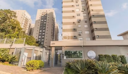 Ótimo apartamento no Condomínio New Life, com 2 dormitórios, infra e vaga. Possui sala ampla, 2 dormitórios, banheiro com ventilação natural, cozinha conceito aberto e com churrasqueira, e área de ser