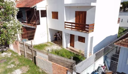 Ótima casa com aproximadamente 240m², em fase final de acabamento, com 03 dormitórios, sendo 01 suíte,  sala, cozinha, banheiro social e lavabo. Vaga para carro. Bem localizada próximo a av Oscar Pere