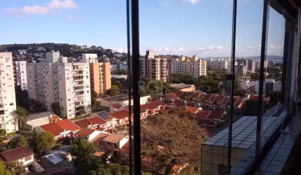 Excelente apartamento, no coração do Bairro tristeza, com todas as facilidades do bairro,três  dormitórios, sendo uma suíte, amplo living para dois  ambientes com sacada fechada , churrasqueira, banhe