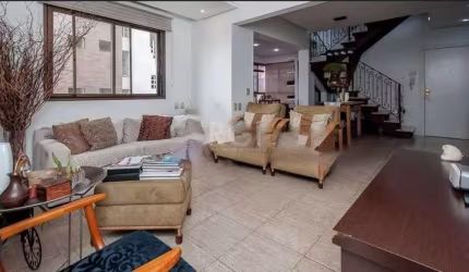 Cobertura Duplex mobiliada. Nova.  Vista lindíssima, Orientação solar leste/norte/oeste. Com 234m2 privativos. 3 Dormitórios (1 suite master com hidromassagem), banheiro social, lavabo, gabinete, livi