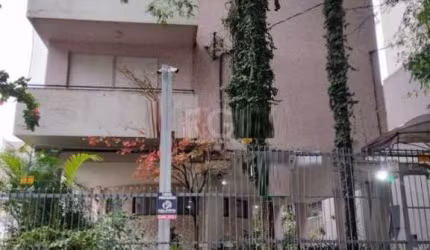 Vende-se apartamento amplo, desocupado, com vista, com 1 vaga de garagem,,  3 dormitórios sendo 1 suíte, living amplo em 3 ambientes, gabinete, copa e cozinha, área de serviço independente, ,dependênc