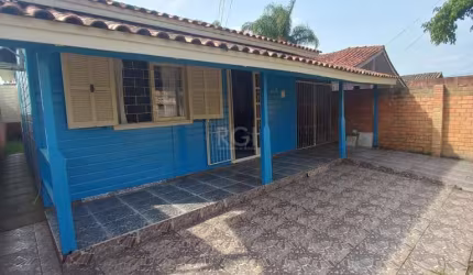 Casa com 2 quartos, varanda, vaga de garagem, no bairro Belém Novo, Porto Alegre/RS         &lt;BR&gt;&lt;BR&gt;Esta casa de 70m² com dois dormitórios é um convite ao conforto e à praticidade. Com uma