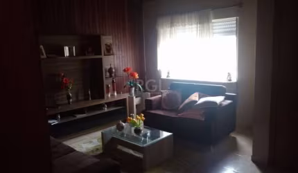 CASA, 4 DORMITÓRIOS, BAIRRO TRISTEZA, PORTO ALEGRE/RS       &lt;BR&gt; &lt;BR&gt;Casa com 4 dormitórios no bairro Camaquã à uma quadra do Colégio Adventista. Ótima residência com localização privilegi