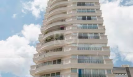 Semi mobiliado! Luxuoso apto na rua mais charmosa do bairro. Vista deslumbrante, andar alto. Hall de entrada, 3 suítes (master c/ closet e hidro), lavabo, living 5 ambientes c/ lareira e piso em parqu