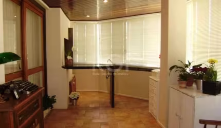 Excelente apartamento amplo no bairro tristeza, próximo ao Zaffari, Wenceslau Escobar, shoppings, ônibus e lotação, Escola Mãe de Deus, apartamento com 03 ( três) dormitórios, 01 suíte, living com 02 