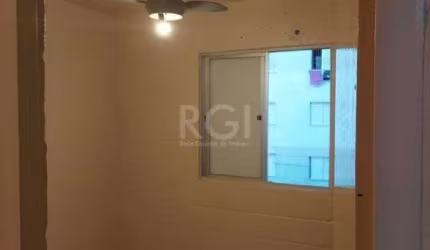 Apartamento 2 dormitórios, 1 vaga, bairro Rubem Berta.       &lt;BR&gt;  &lt;BR&gt;Excelente apartamento bem ventilado e iluminado, naturalmente. Dispõem de 2 quartos, um dos quartos com ventilador de