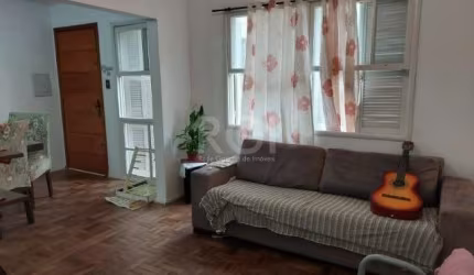 Apartamento 4 dormitórios, 1 vaga, bairro Santo Antônio.     &lt;BR&gt; &lt;BR&gt;Excelente apartamento de quatro dormitórios transformado em três dormitórios, situado no bairro Santo Antônio em Porto