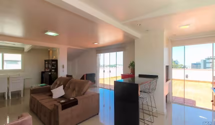 Excelente cobertura com 261,73 m² de área privativa, com vista para o pôr do sol.&lt;BR&gt;Andar inferior: Living, hall de entrada, lavabo, 3 dormitórios ( 2 com sacada e vista) sendo 1 suíte com banh