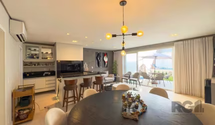 Casa para Comprar  Seminova no Bairro Chácara das Pedras, limite com bairro Vila Jardim, com 4 suítes, sendo a suíte master com 2 banheiros (ele/ela), living integrado ao pátio com lareira e churrasqu