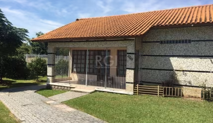 Casa térrea com 2 dormitórios, banheiro, sala, cozinha. segunda casa dos fundos com  2 dormitórios, sala, cozinha, 2 banheiros, 2 garagem e mais uma peça. toda  gradeada .  Obs: inventario esta em and