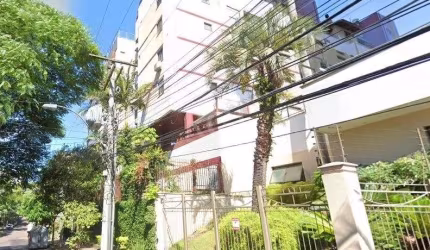 Apartamento duplex com 3 dormitórios, sendo 1 suíte, 121,18m² de área privativa, no bairro Mont´Serrat. com living para 2 ambientes,  cozinha e área de serviço separada.