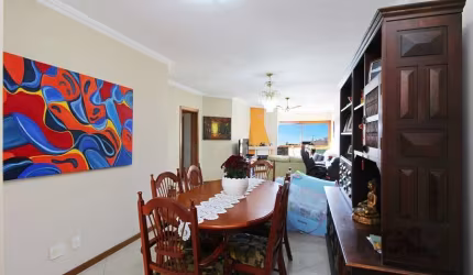 Apartamento a venda com três quartos, elevador e suite, na Rua Coronel Feijó, São João - Higienópolis - Porto Alegre, sendo uma suíte com banheira,  espaçoso este imóvel vai lhe proporcionar ótima  ac