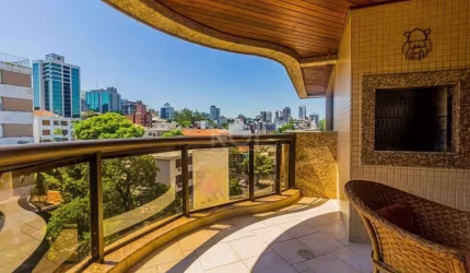 Vende-se excelente apartamento desocupado, 3 dormitórios sendo 1 suíte com hidromassagem, 2 vagas de garagem, lavabo, living amplo em 3 ambientes, lareira, sacada com churrasqueira, área de serviço in