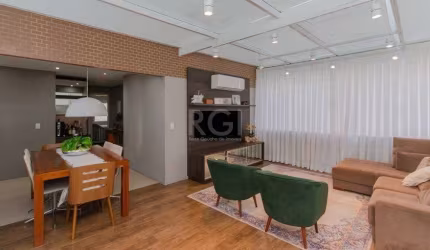 Excelente apartamento 3 dormitórios (1 suíte), novo, finamente mobiliado e decorado, com living amplo 2 ambientes, cozinha completa com churrasqueira, área de serviço, ar-condicionado split, água quen
