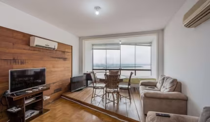 Excelente apartamento com 3 dormitórios no Centro Histórico de Porto Alegre, 148,34m² de área privativa, living amplo, sacada andar alto com vista para o Cais e Rio Guaíba, cozinha americana, área de 