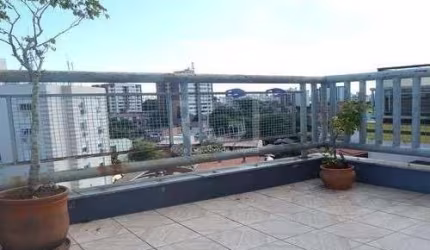 Cobertura semi-mobiliada para Comprar  com 3 dormitórios sendo 1 suíte, 145m² privativos, localizada no bairro Cristo Redentor, próximo ao Shopping Bourbon Wallig. Possui sala de estar com sacada inte