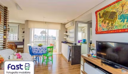 Excelente apartamento 3 quartos, 1 suíte, com 74,64 m² privativos, transformado em 2 dormitórios com living estendido 2 ambientes (de fácil reversão),  andar alto, mobiliado, de frente, com vista livr