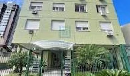 Cobertura  com 2 dormitórios, 2 banheiros, cozinha,  sala de jantar e estar com ambiente aberto.  &lt;BR&gt;1 andar: 2 dormitórios, banheiro, closet, sala de jantar e  estar, cozinha, área de serviço,