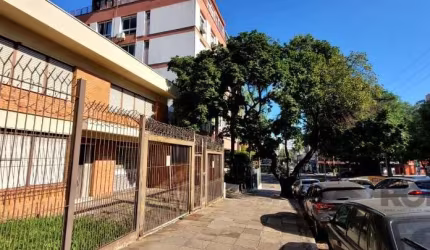 Casa comercial  na rua Liberdade, Bairro Rio Branco - Porto Alegre - RS, junto a avenida Goethe e Parcão, com aproximadamente 320m², 2 pavimentos,  terreno  com 242m²,  sendo 11,12m de frente,  junto 