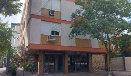 Amplo apto de 3 dormitórios, sendo 1 suíte,  a 1 quadra da Av. Goethe, living 2 ambientes, de frente, copa cozinha muito ampla, reformada, com churrasqueira e armários,  2 vagas individuais.&lt;BR&gt;